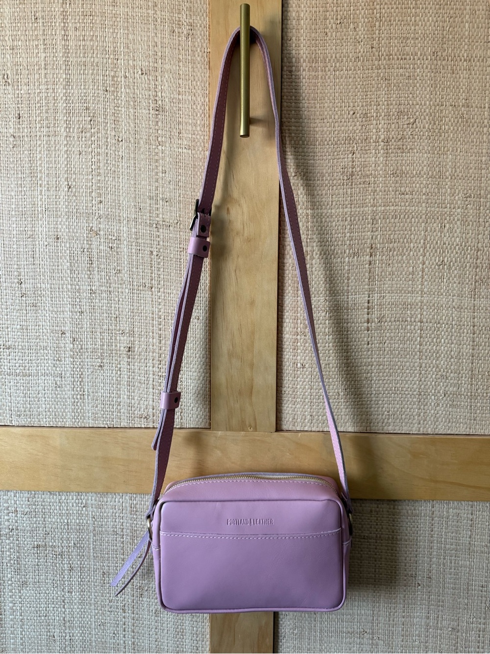 Portland Leather Goods Vintage Pink Large Camera Bag - Picture 6 of 6